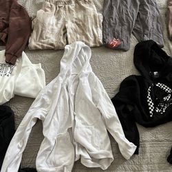Gently used girl junior clothes- sweatshirts and sweatpants. Size S/M