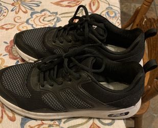 Women’s Fila shoes size 8.5