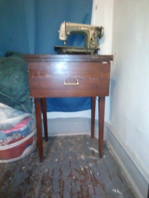 Antique Sewing Machine 