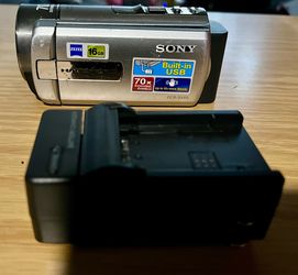 SONY Handycam DCR-SX85 Digital Video Camera Camcorder Touchscreen 70x Zeiss