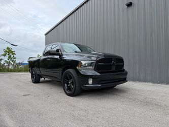 2014 RAM 1500 V8 - CLEAN TITLE - 1 OWNER