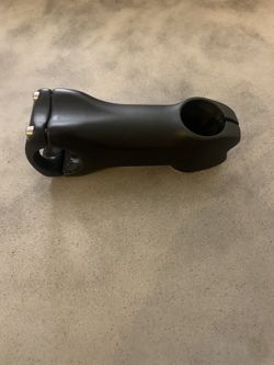 Carbon stem. Size 90mm. UD matte finish. Steerer: Φ28.6mm. Barbore: Φ31.8mm. Angle: +/-6°.