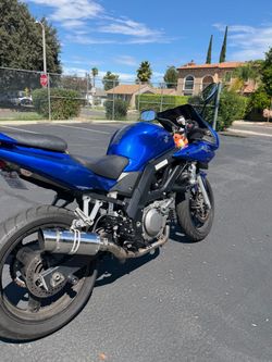 2005 Suzuki sv650 clean title current tags NEW tires 28k miles