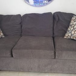 Rooms To Go 3 SEAT Couch 