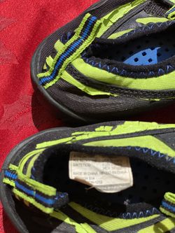 Kids water shoes size 13/1