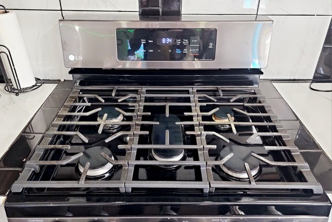 LG RANGE AND OVEN