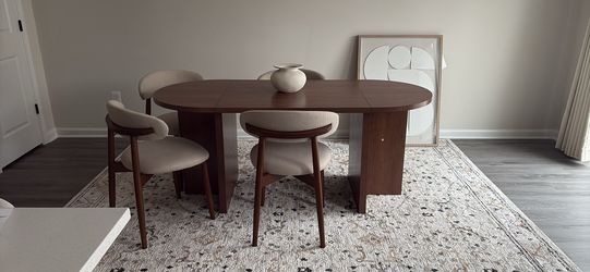 Colamy dining chairs and a dining table