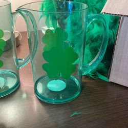 Clover Pitcher