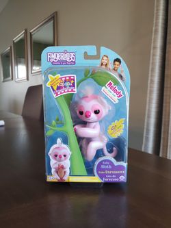 Fingerlings Melody Glitter Sloth Interactive Friend, New