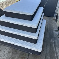 Memory Foam Mattress On Sale.      Queen Memory Foam  Mattress  12”    New  Sealed    