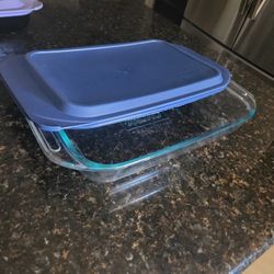 Pyrex Container With Lid 3qrt