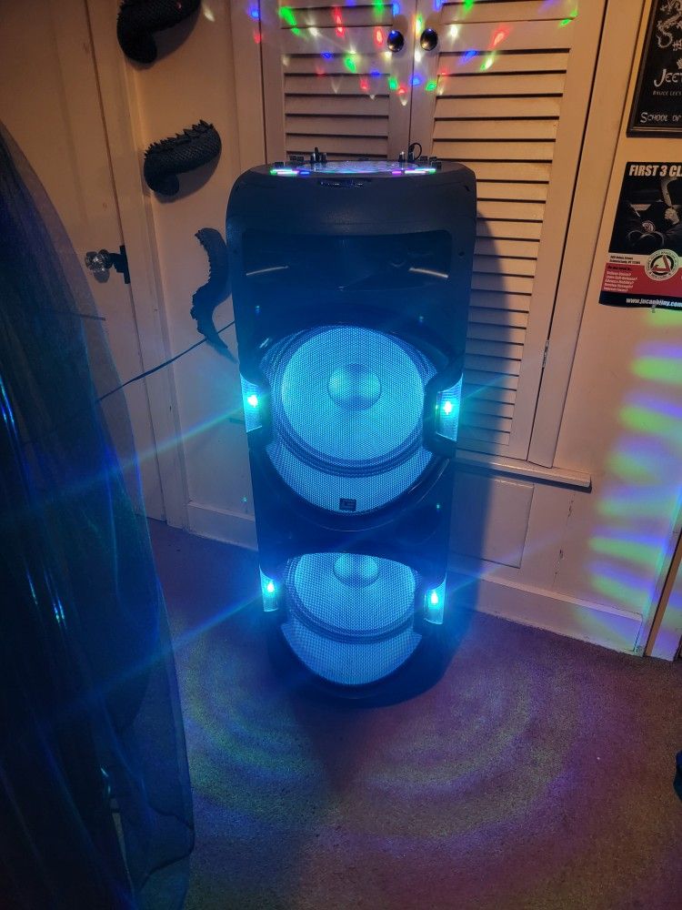 Edison Party System includes (2) 15” woofers, LED woofer lighting and playback from Bluetooth, USB, SD card or FM radio With 6000 Watts