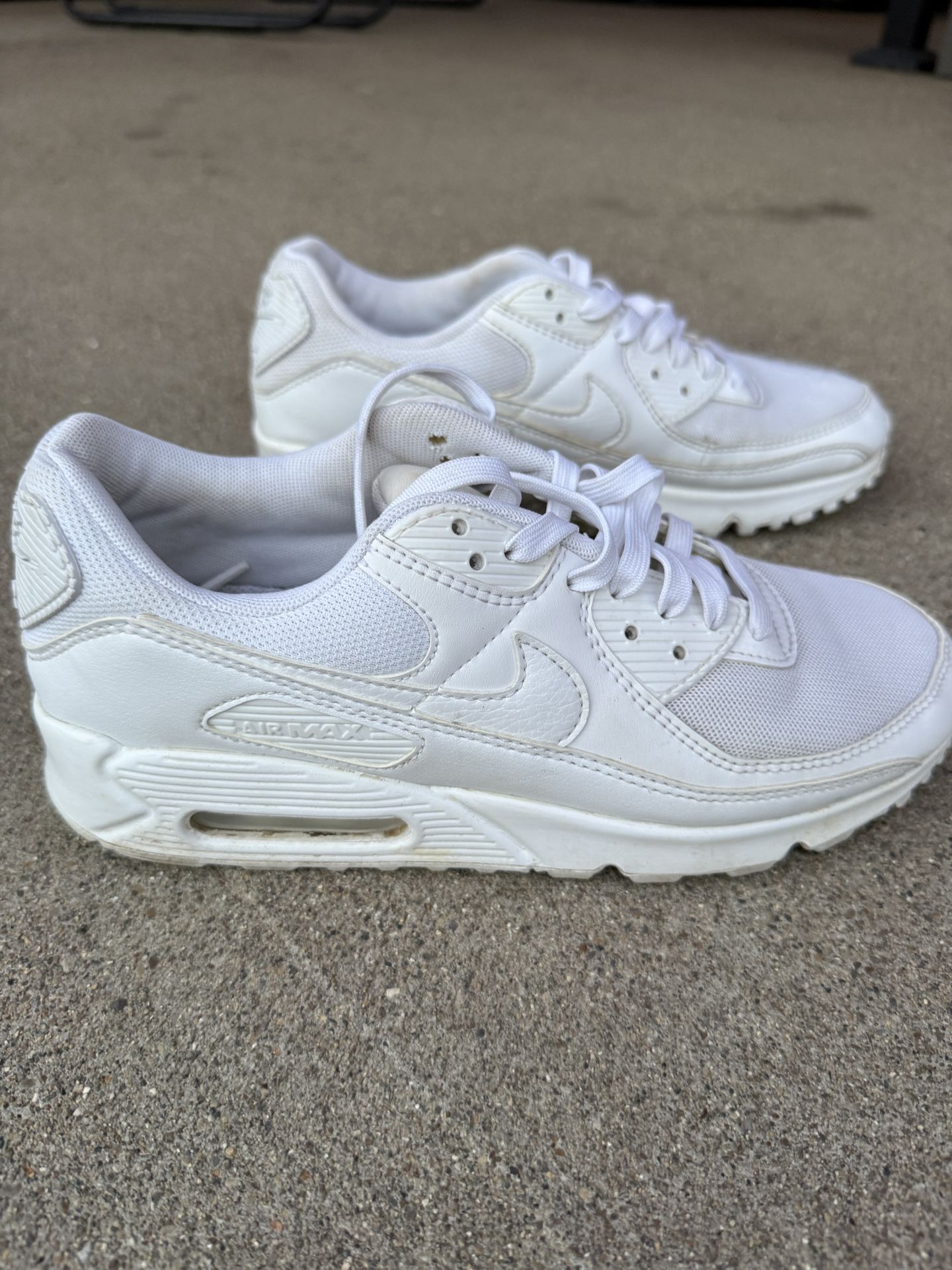 Nike Air Max Women’s 9 Athletic Shoes!