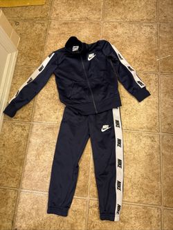 Kids Nike Sweatsuit 4T