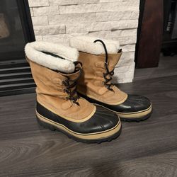 Like new Sorel Waterproof Snow Boots - Size 12.