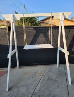 Farm Style Cake Swing