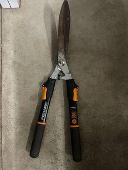 Fisker hedge trimmers