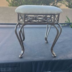 Small vanity stool picked up this morning