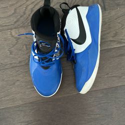 Barely Used Boys Nike Basketball Shoes 6.5