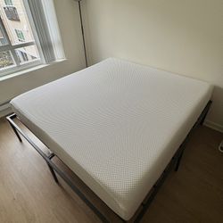 King Sized Memory Foam Mattress/bed Frame 