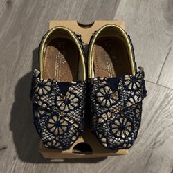 Toddler Baby Girl Shoes, Size 5 Toms