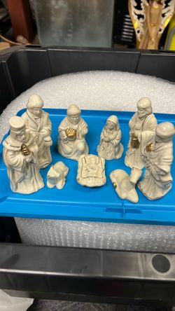 Vtg Glazed White Porcelain Nativity Set
