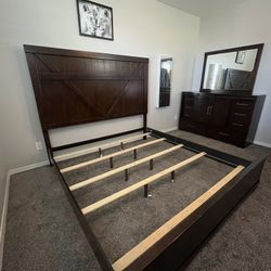 King Bed, Dresser, & Mirror 