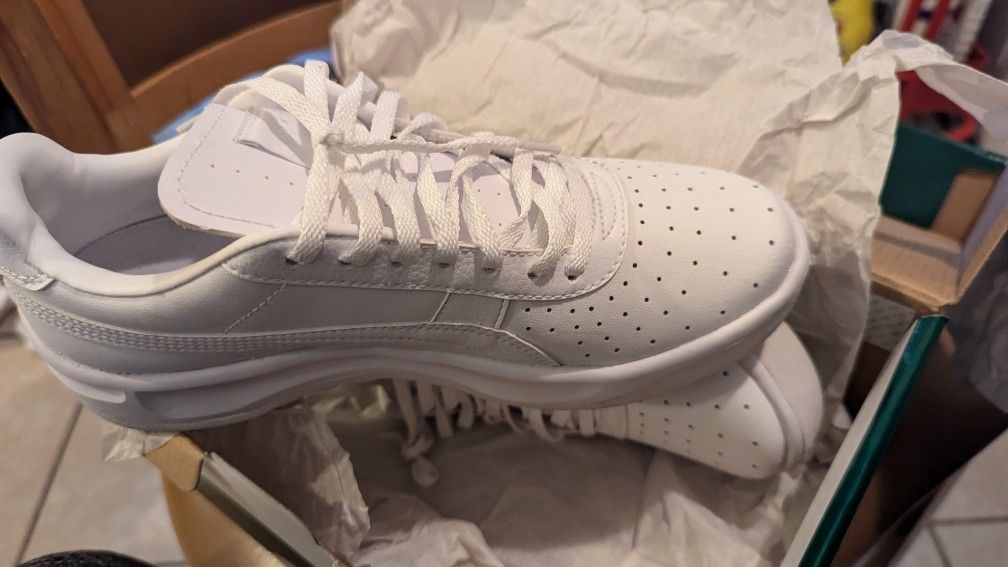 Puma Leather W/ Box Size 6y