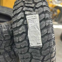 LT 295/70/17 RADAR MT