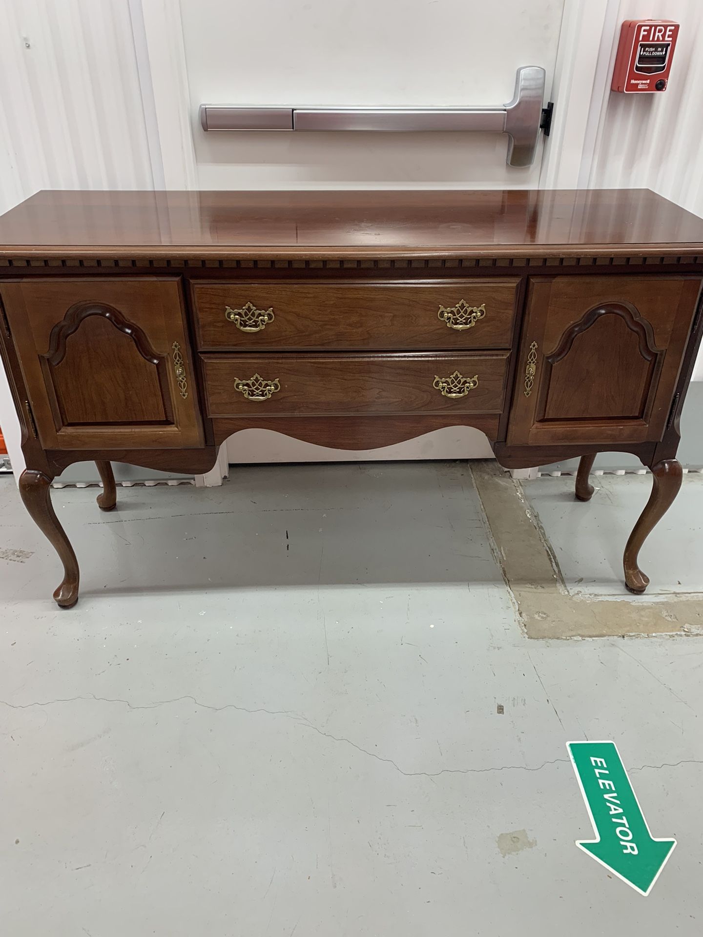 Sideboard Server Table - Totowa