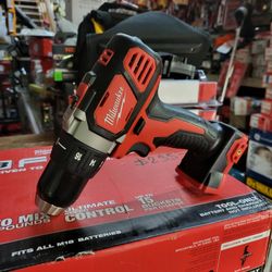 MILWAUKEE M18 CORDLESS DRILL $49