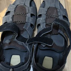Men’s Size 10 sandals 