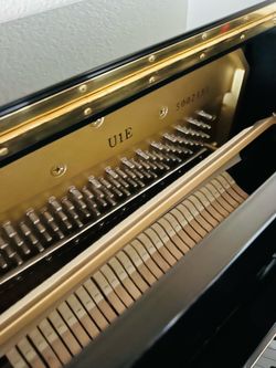 Yamaha U1 Upright Piano Manufactured 2006 in Japan 48" Polished Ebony Studio Vertical Piano
