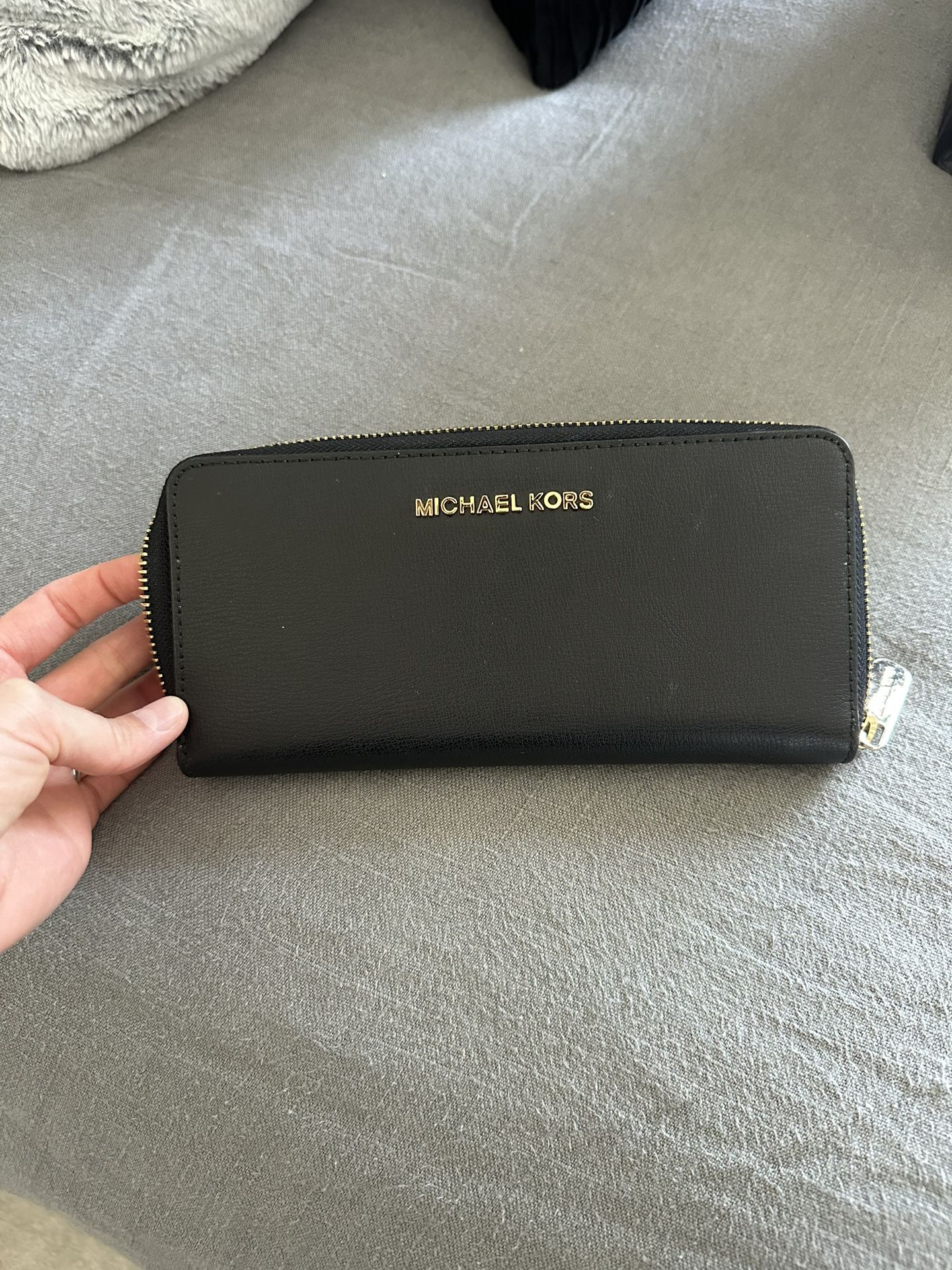 Beautiful Black And Gold Michael Kors Wallet