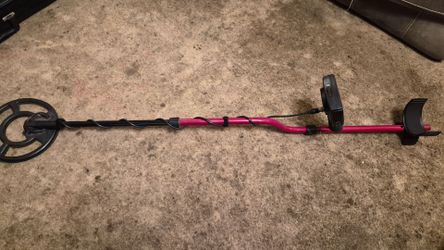 Metal detector (red)