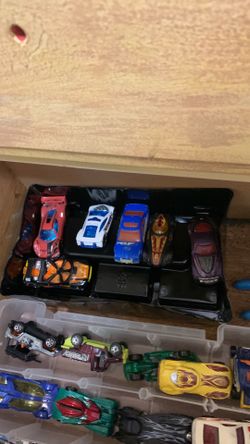 33 hot wheel cars