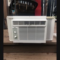 Air Conditioner Like New 5,000 BTU