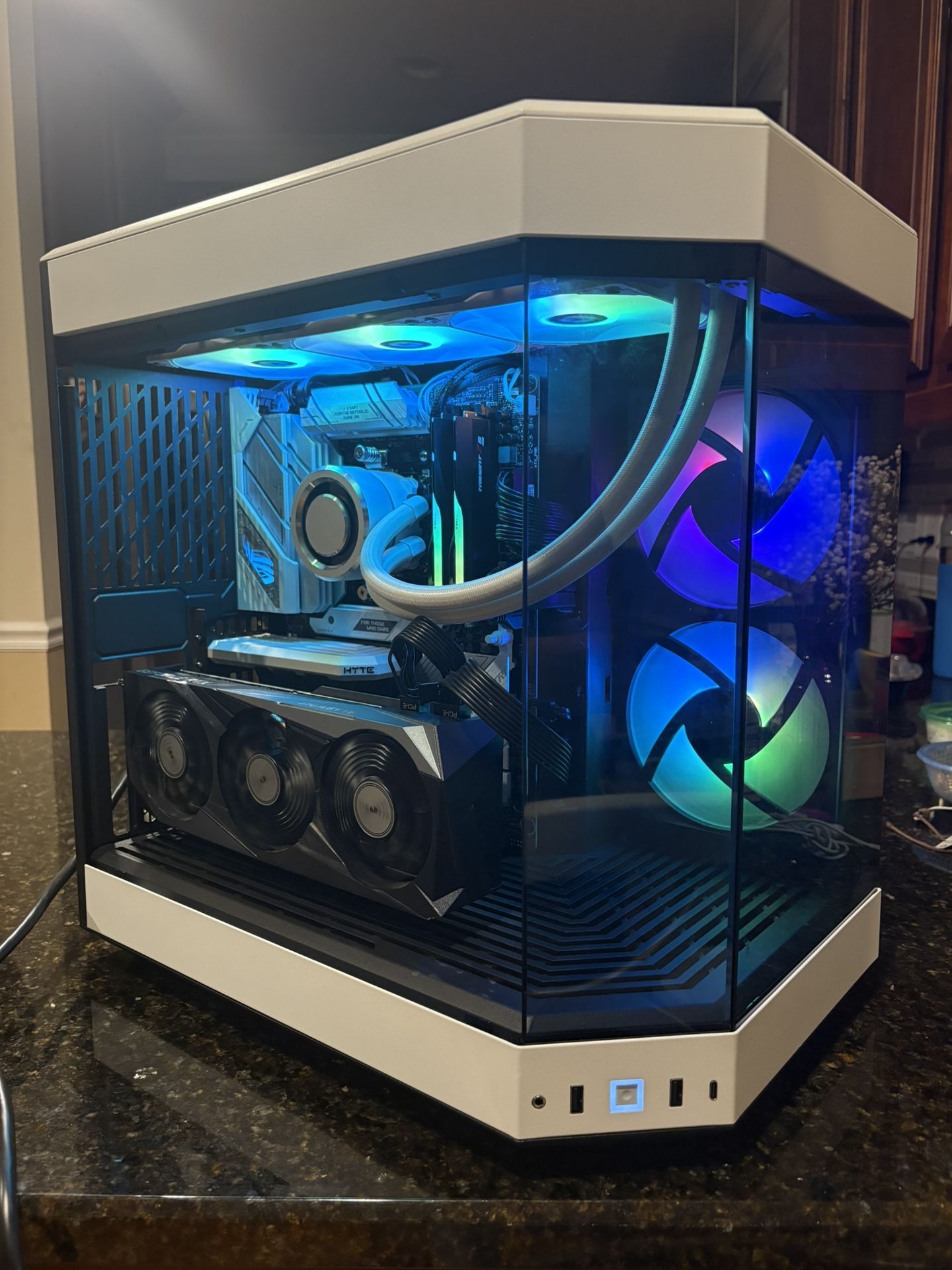 💻 Sleek White/Black Gaming PC – Ryzen 7 7800X3D + RTX 3070 – $1600 OBO
