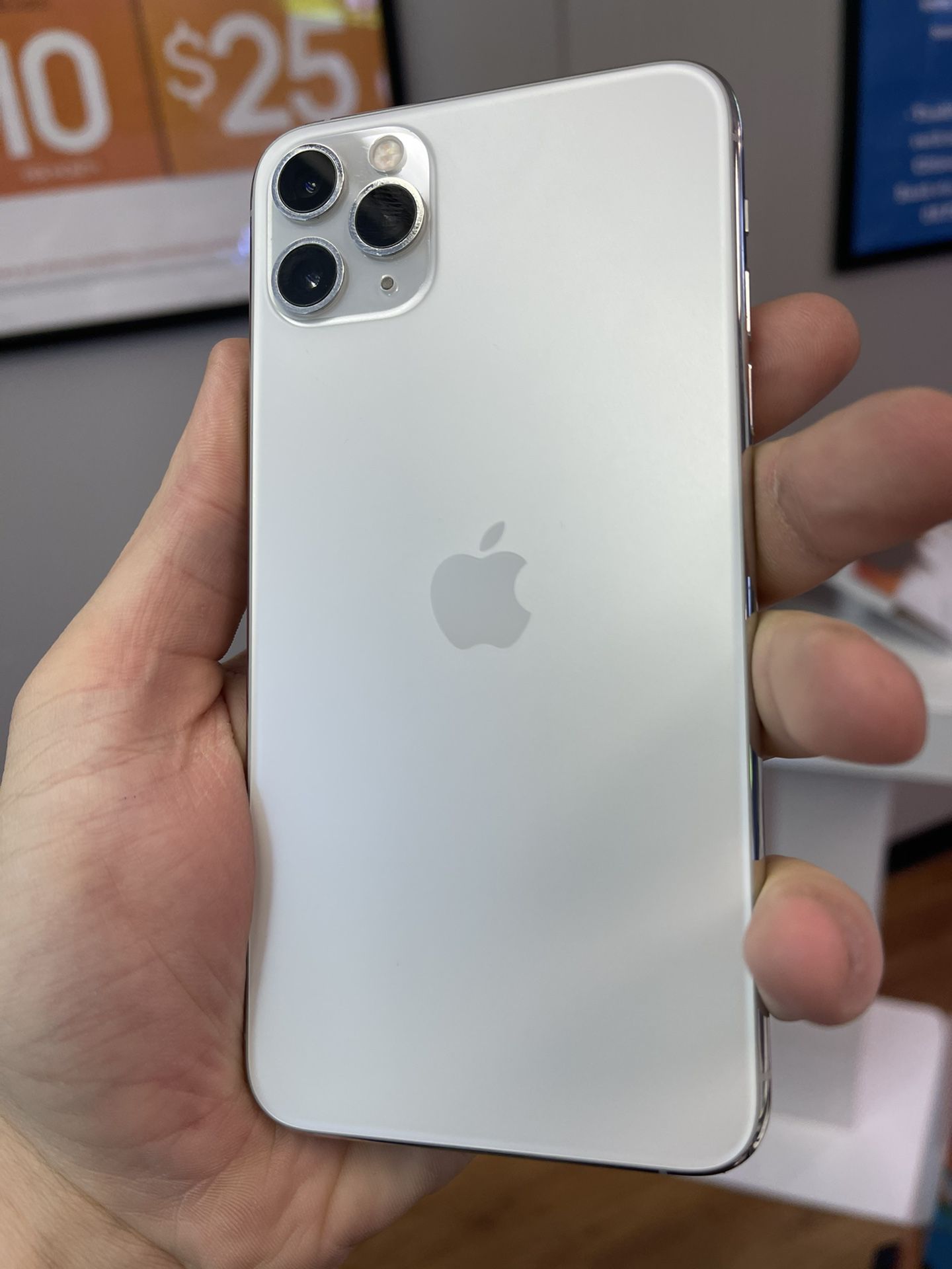 Unlocked iPhone 11 Pro Max 256gb Silver for Sale in Providence