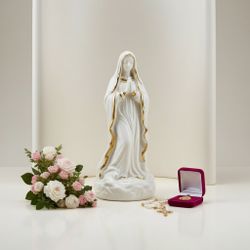 Virgin Mary praying/ Virgen María resando
