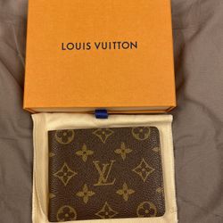 LV Wallet  220$