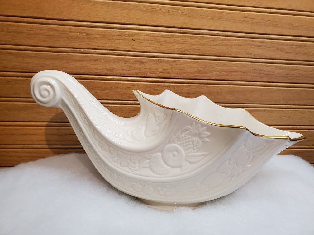 Vintage Fine Ivory Cornucopia Center Piece