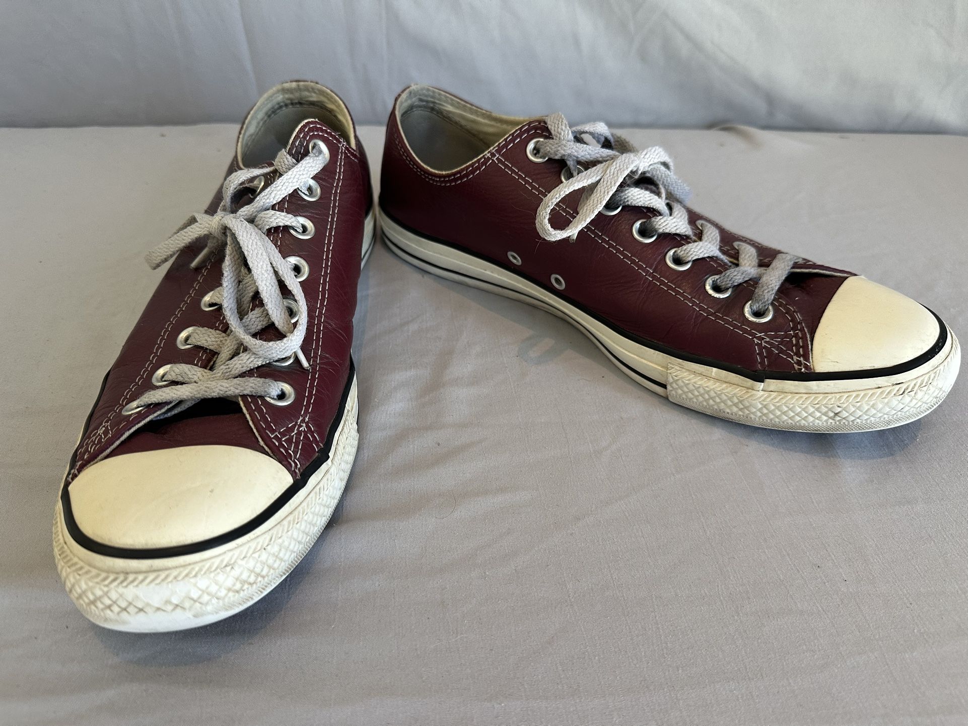 Converse Shoes Style 144668C Size 10.5 Mens Oxheart (burgundy)