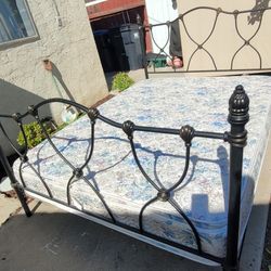 METAL QUEEN WITH MATTRESS