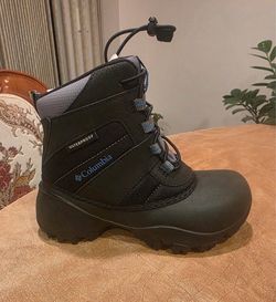 New Boys Columbia boots size 1