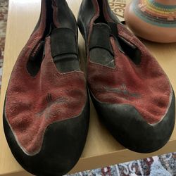 5.10 Anasazi Mocassym Size 9.5