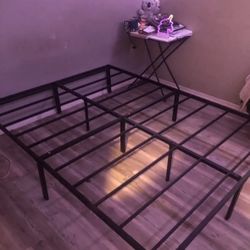 Brand new Queen size of Metal bed frame