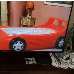 Laini Macuin Bed.  Doesn’t Mattress 