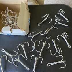 Treble Fishing Hooks 8/0 Mustad 