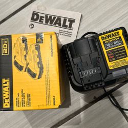 Dewalt  Batterie And  Charger  Brand  New  All   Firm  Price